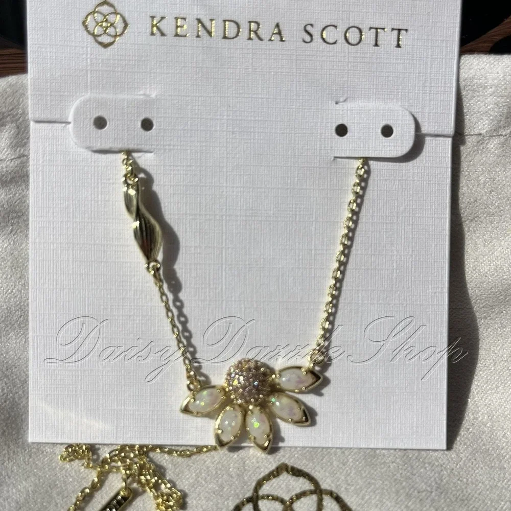 ✨New Kendra Scott Pink Mix Gold Plated Anya Flower Short Pendant Necklace 🌼